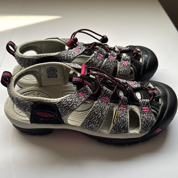 Keen Shoes - Keen Black and Pink Women's Sandals